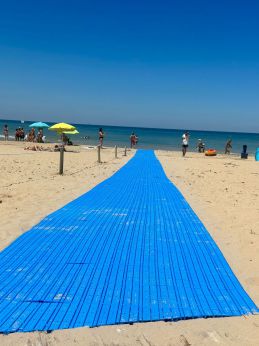 Punta Penna: la passerella per disabili sulla spiaggia