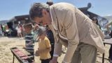 Marsilio alle prese con gli arrosticini