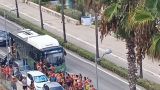 Montesilvano: l'insolito trenino inscenato dai bagnanti - Foto ANSA