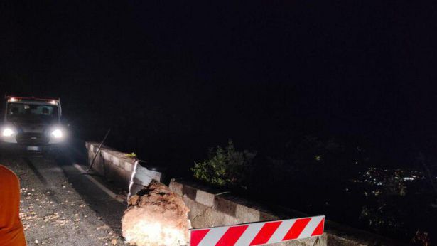 Il masso precipitato sulla statale