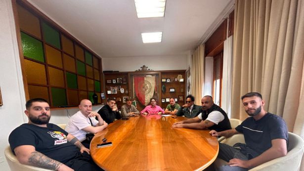 Il Sindaco Menna con la delegazione di tifosi