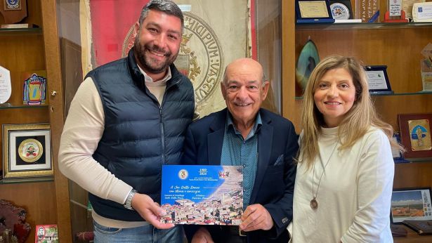 Joe Delle Donne premiato dall'Assessore Carlo Della Penna