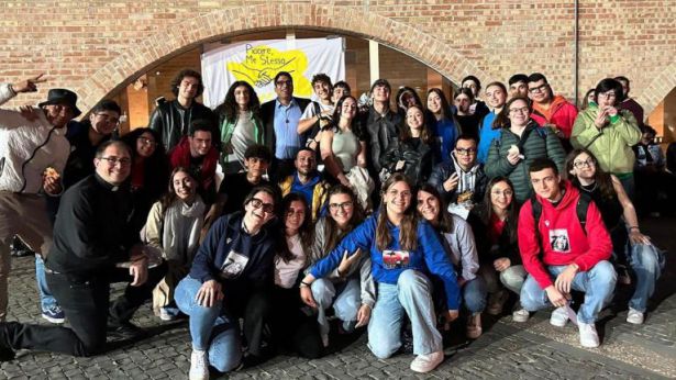 Don Andrea Manzone con i giovanissimi