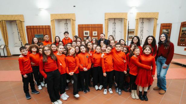 Auro Zelli con i giovani interpreti