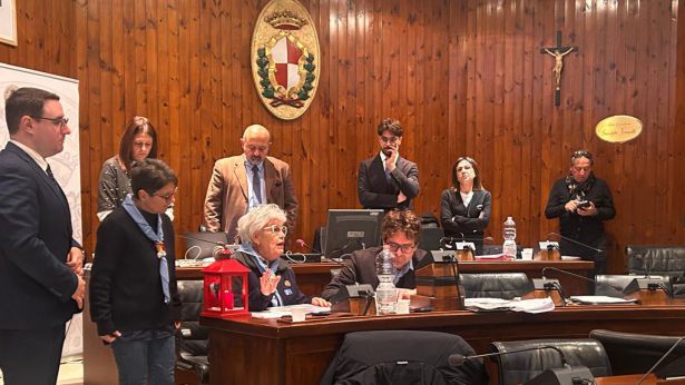 Vasto: la luce della Pace di Betlemme nell'aula consiliare