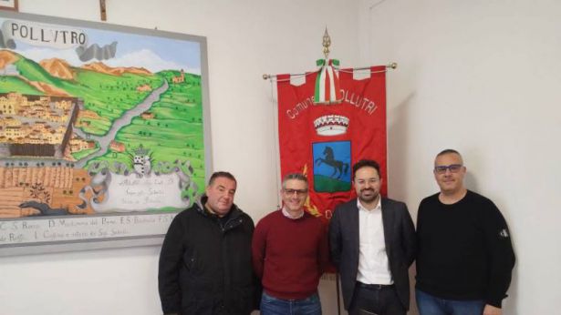 Il dott. Danilo Menna con gli amministratori di Pollutri