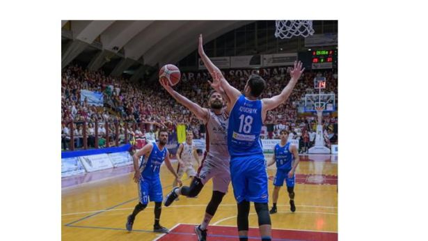 Antonello Ricci in azione in campo