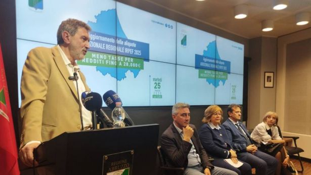 Marsilio con i suoi fedelissimi assessori