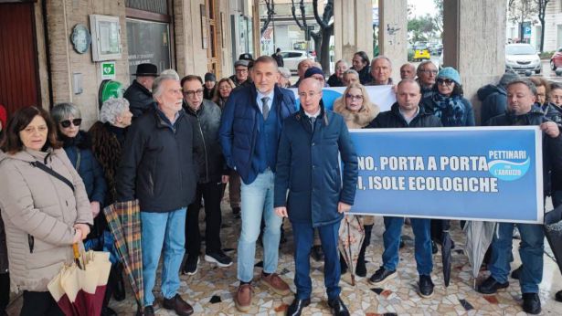 Pescara: la manifestazione contro la raccolta dei rifiuti