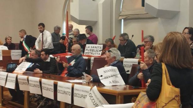La Sala del Consiglio Regionale occupata