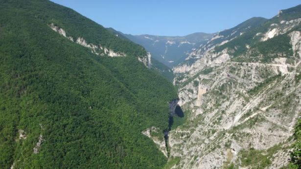 Pennapiedimonte: la gola con il fiume Avello
