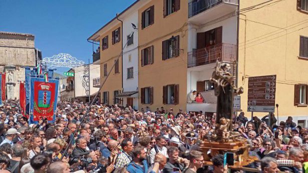 Cocullo: la sagra dei serpari in onore di San Domenico