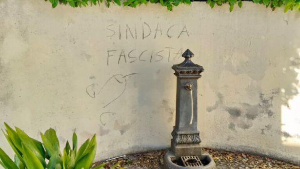 Montedorisio: le scritte apparse nell'area del Cimitero