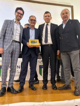 A Chieti Fuiano ritira il premio