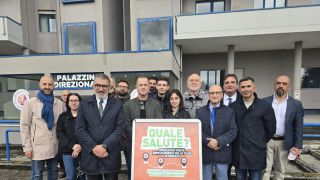 Patto per l'Abruzzo: la protesta dinanzi alla Direzione ASL 02