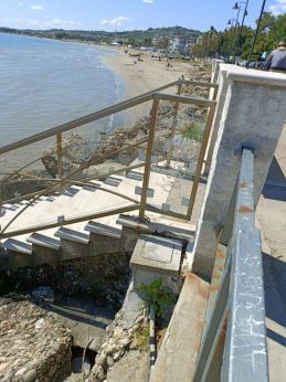 Vasto Marina: una delle vetrate distrutte