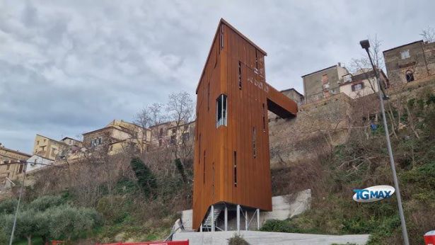 La torre ascensore: foto tratta da TG Max