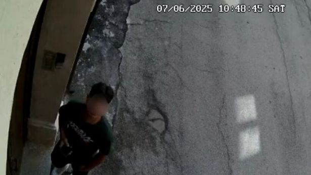 L'immagine del malfattore ripresa dal videocitofono
