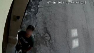 L'immagine del malfattore ripresa dal videocitofono