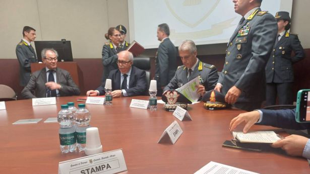La firma dell'accordo
