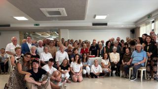 La foto ricordo dell'atteso raduno familiare