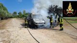 Furgone a fuoco a Punta Penna: l'intervento dei Vigili del Fuoco