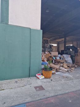 Smaltimento rifiuti in un impianto