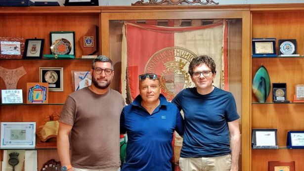 Il Sindaco Menna e l'assessore Della Penna con Salvatorelli