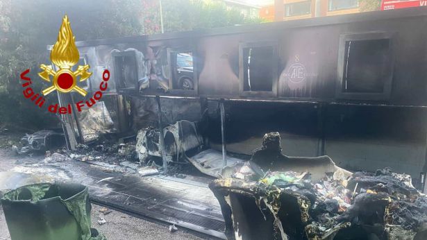 Chieti: l'isola ecologica a fuoco