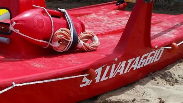 UN PATTINO UTILIZZATO PER I SOCCORSI IN MARE