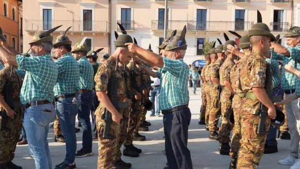 La consegna del cappello di Alpino