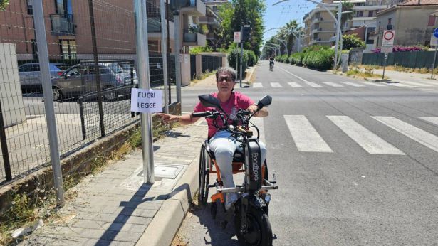 Strada Parco: la protesta di un disabile