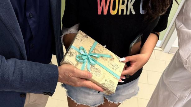 Chieti: il Sindaco Ferrara un libro alla ragazzina aggredita