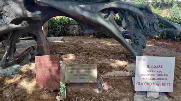 La lapide dedicata a Giacomo Matteotti