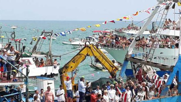 Pescara:la processione in onore di S.Andrea
