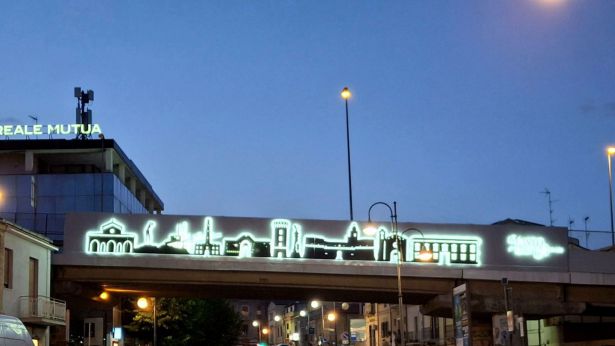 I pannelli luminosi installati sul Viadotto Notaro