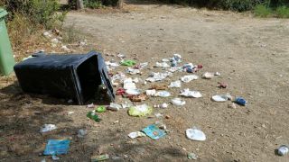 Rifiuti abbandonati in località La Canale