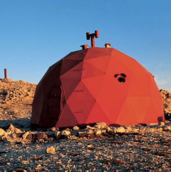 Il bivacco Pelino sul Monte Amaro