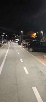 Auto in sosta lungo la via Verde