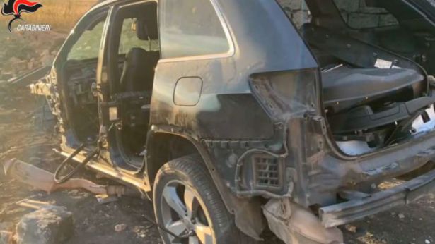 Una delle auto demolite