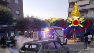 San Salvo: la BMW distrutta dalle fiamme