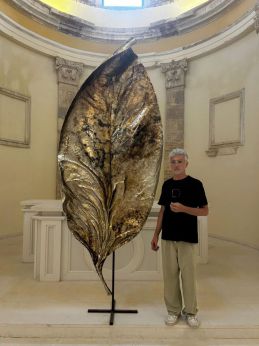 Marco Mazzei con la sua opera