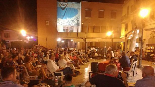 Una serata di "Scrittori in Piazza"
