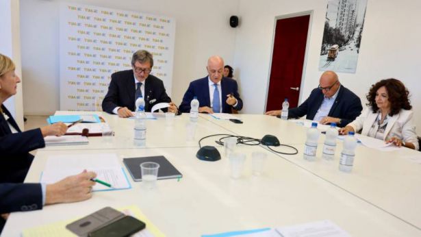 La firma dell'accordo