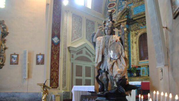 La statua di San Michele Arcangelo