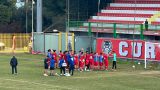 I calciatori della Pro Vasto sotto la curva sud
