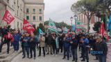 Pescara: presidio dei laviratori sotto la Prefettura