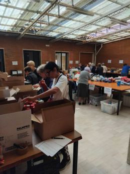 Vasto: la cernita dei prodotti donati dai cittadini