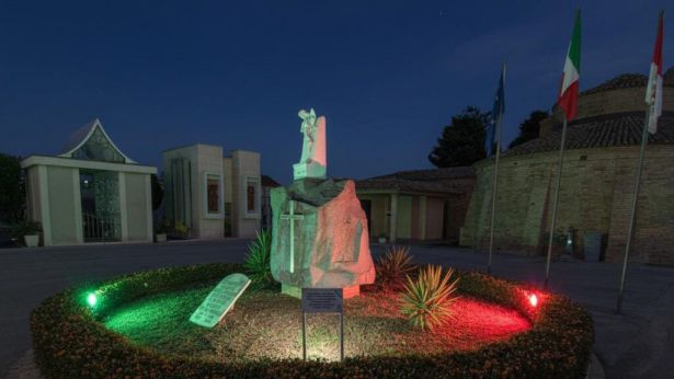 Cimitero di Vasto: illuminato il Monumento dedicato ai Caduti