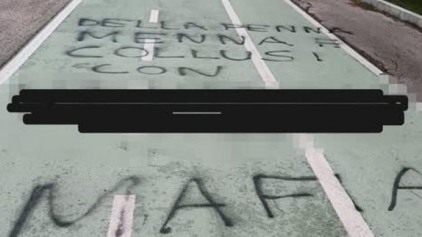 Vasto: scritte sulla pista ciclabile